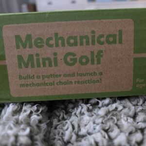 NEW Kiwi Crate Mechanical Mini Golf Game